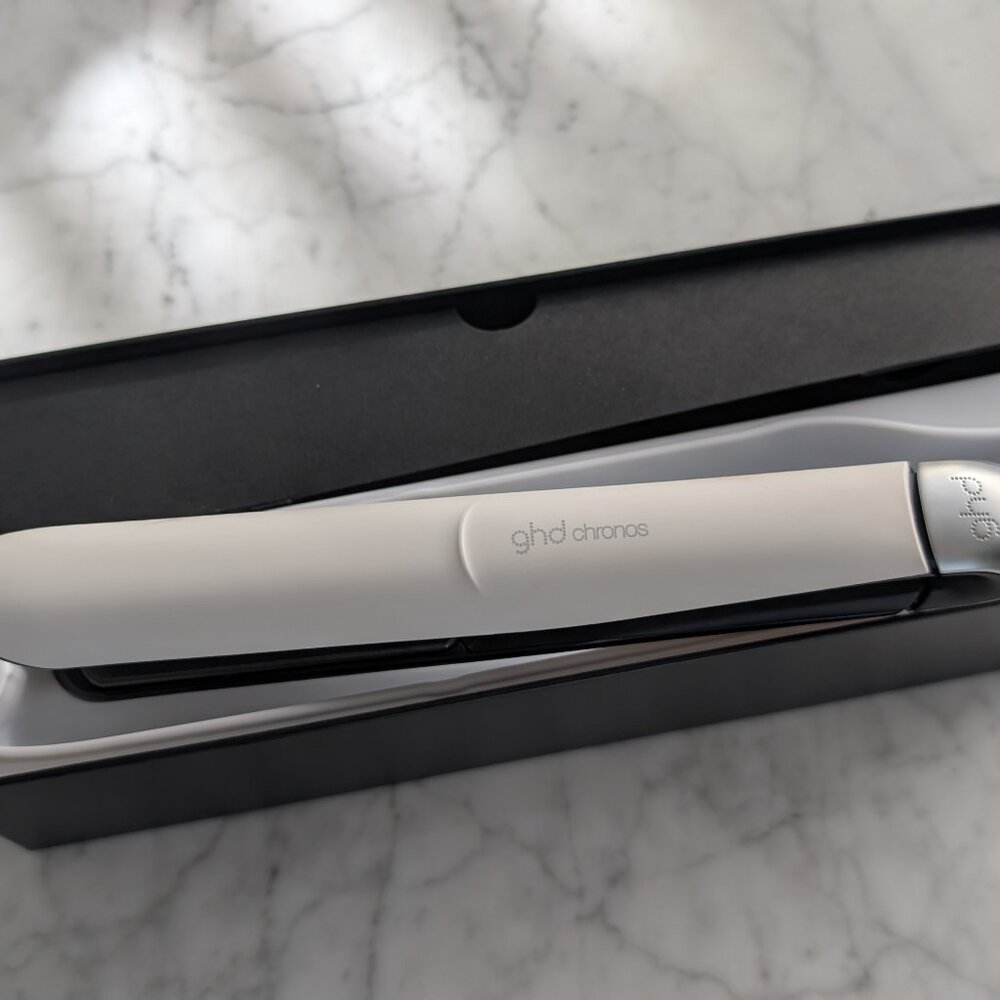 BRAND NEW, NEVER BEEN USED, GHD CHRONOS FLAT IRON IN WHITE